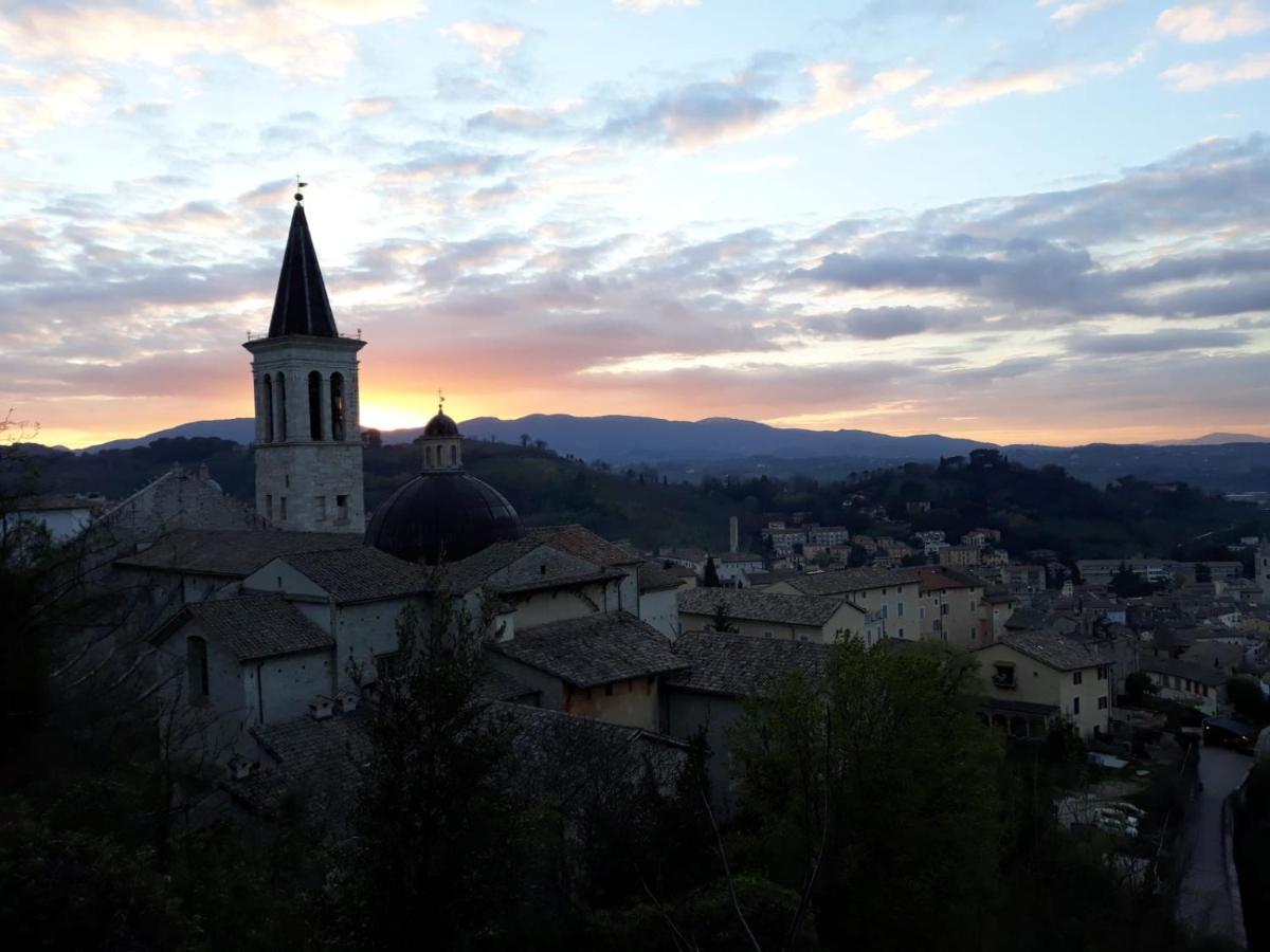 Grazioso Appartamento Spoleto Kültér fotó